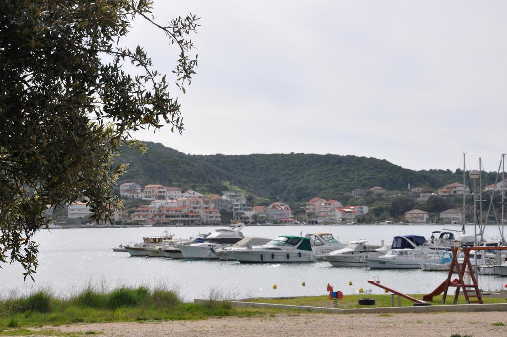 Pljesa Apartments Supetarska Draga Exterior foto